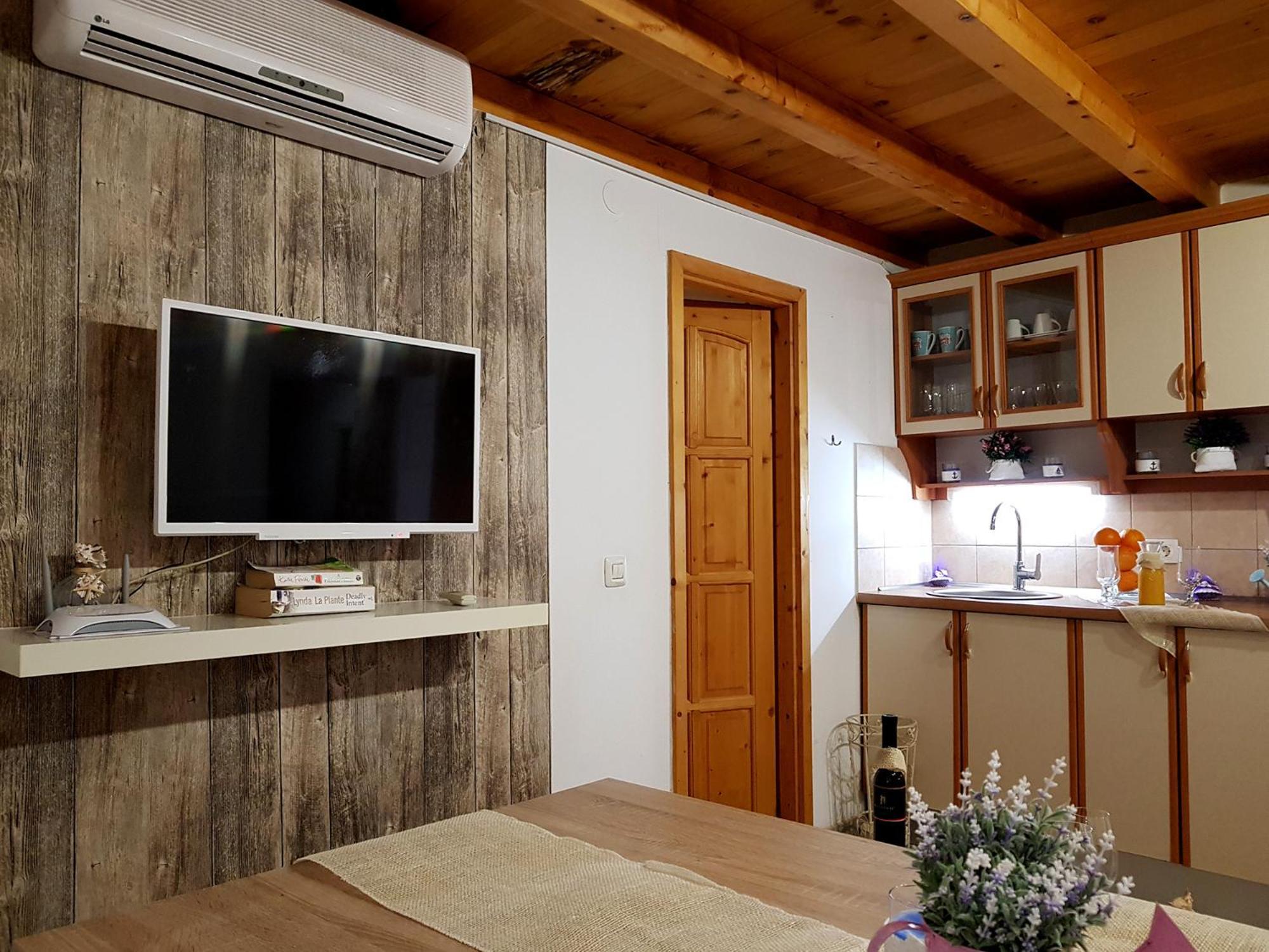 Villa Nautica Stone House Split Exterior foto